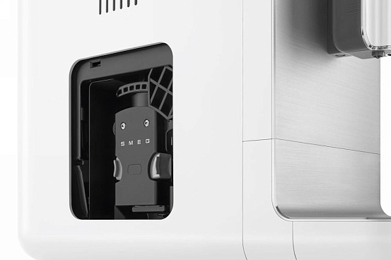 Автоматическая кофемашина Smeg BCC11WHMEU