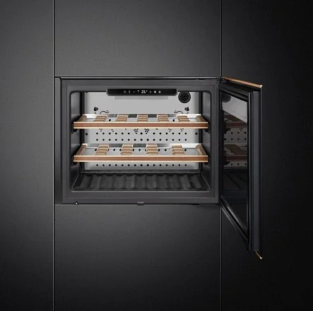 Холодильный шкаф для вина Smeg CVI621NR3 встраиваемый