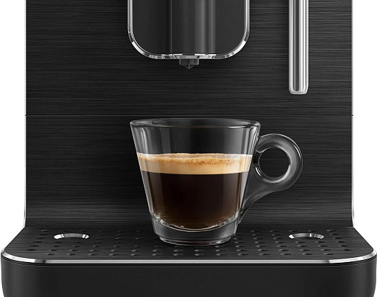 Кофемашина Smeg BCC02FBMEU автоматическая