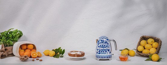 Электрический чайник Smeg KLF03DGBEU